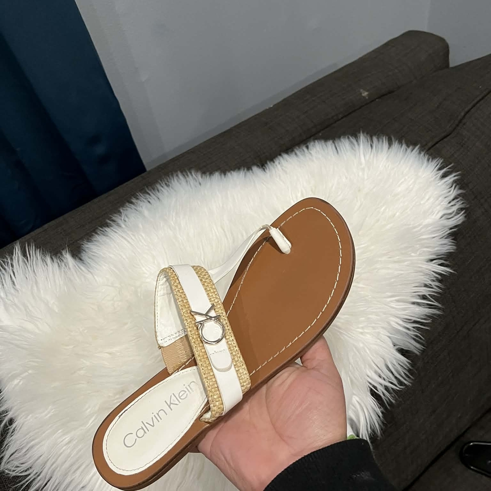 Calvin Klein White and Brown Toe-Ring Slide Sandal New Whithout Label